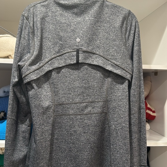 amazing lululemon jacket in size 14. never worn - Picture 4 of 5